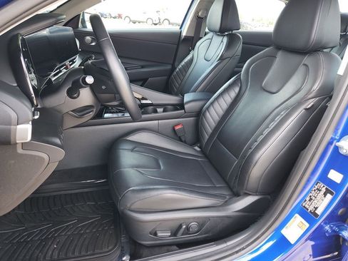 Used 2025 Hyundai Elantra Limited image 12