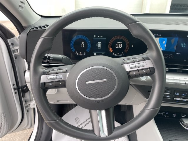 Used 2025 Hyundai Kona SEL FWD image 25