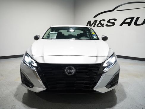 Used 2024 Nissan Altima 2.5 SV image 16