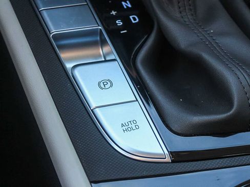 Certified 2025 Hyundai Elantra Limited image 35