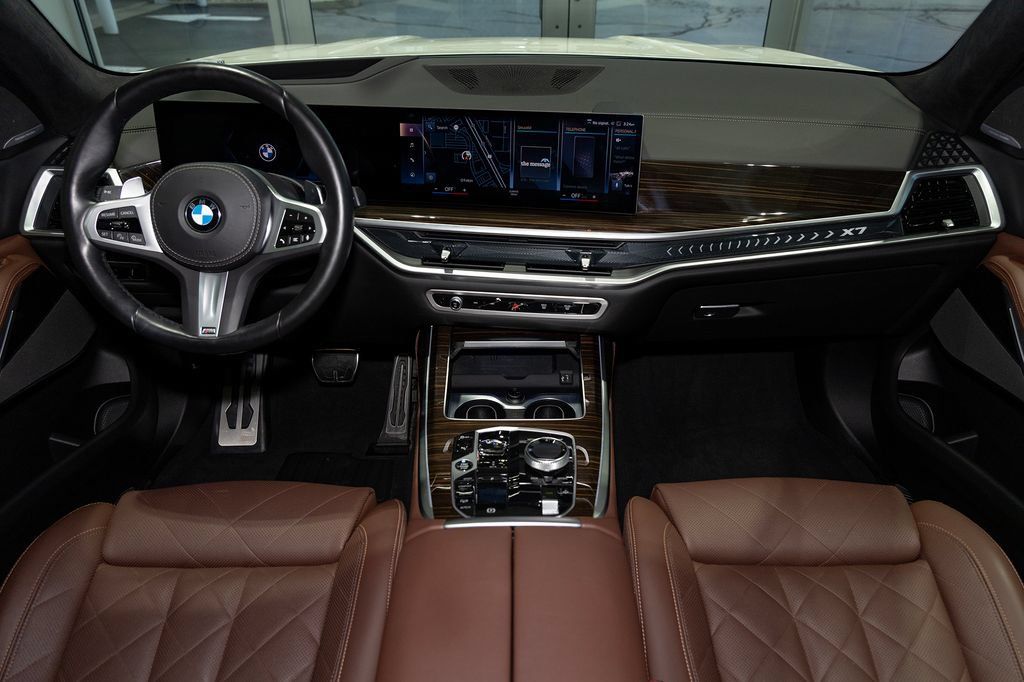 Used 2023 BMW X7 xDrive40i w/ Executive Package AWD/4WD image 2