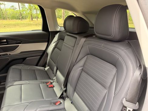 Used 2025 Lincoln Nautilus Reserve image 32