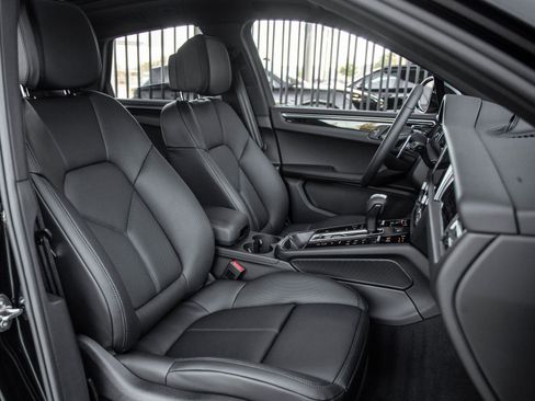 Certified 2026 Porsche Macan image 38