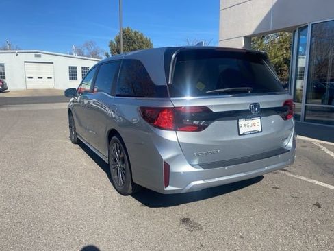 New 2026 Honda Odyssey Touring image 9