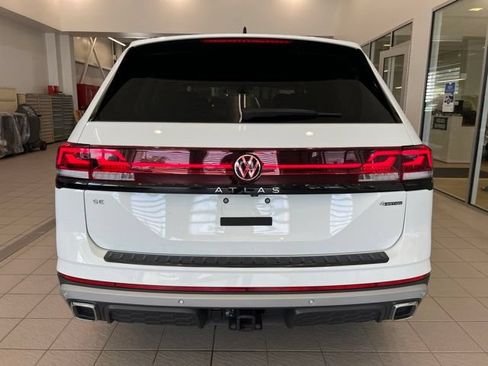 Used 2024 Volkswagen Atlas Peak Edition SE AWD/4WD image 6