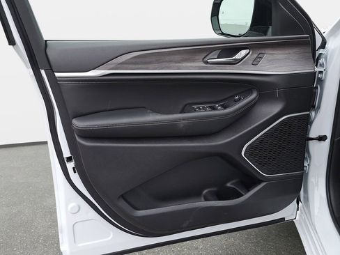 New 2026 Jeep Grand Cherokee L Limited image 30