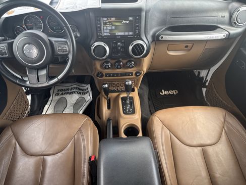 Used 2015 Jeep Wrangler Unlimited Sahara w/ Dual Top Group AWD/4WD image 22