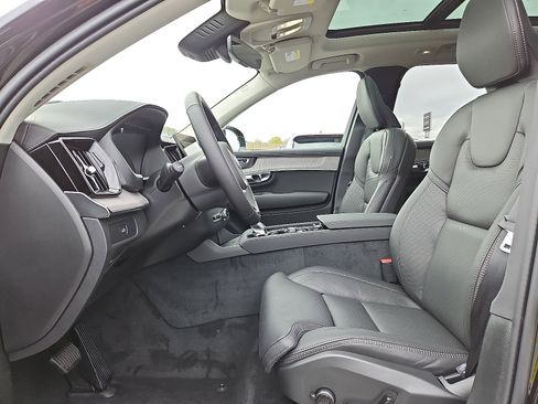 New 2026 Volvo XC90 B6 Ultra w/ Protection Package AWD/4WD image 11