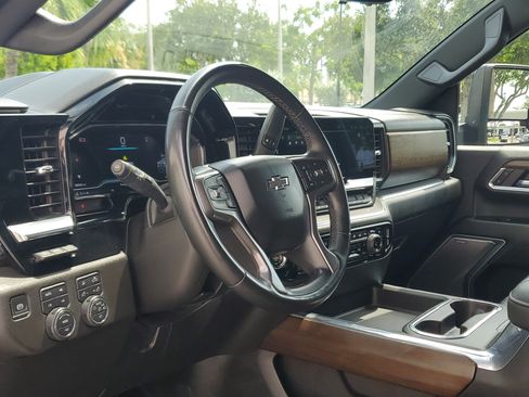 Used 2024 Chevrolet Silverado 2500 High Country w/ High Country Premium Package AWD/4WD image 11