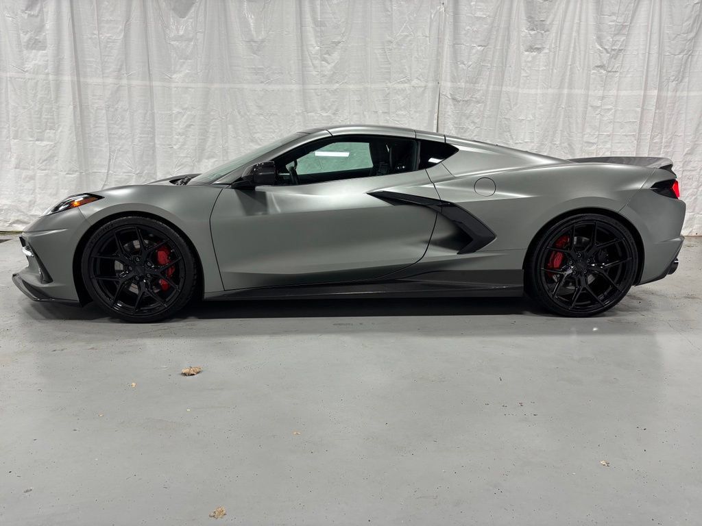 Used 2022 Chevrolet Corvette Stingray Coupe w/ Z51 Performance Package RWD image 10