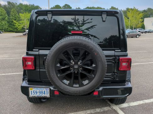 Used 2022 Jeep Wrangler Unlimited Sahara AWD/4WD image 5