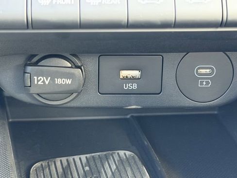 Used 2025 Hyundai Elantra Limited FWD image 9