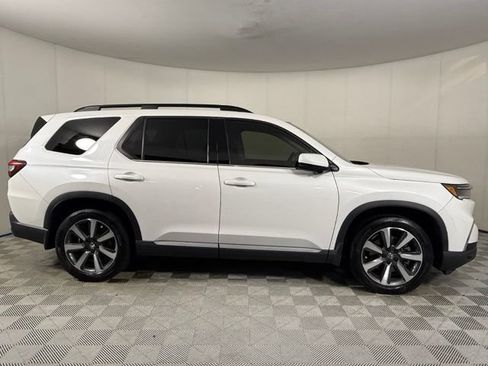 Used 2025 Honda Pilot Touring image 18