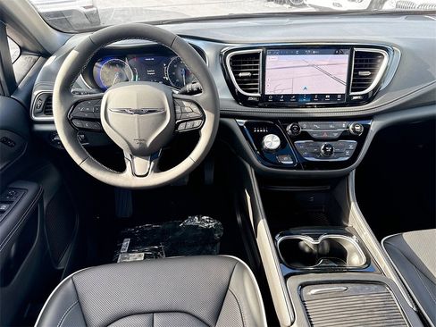 New 2026 Chrysler Pacifica Limited w/ S Appearance Package image 24