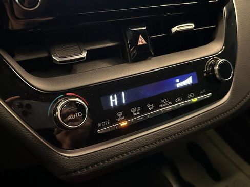 Used 2020 Toyota Corolla SE w/ SE Premium Package image 13