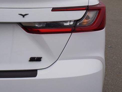 Used 2025 Toyota Camry SE image 11