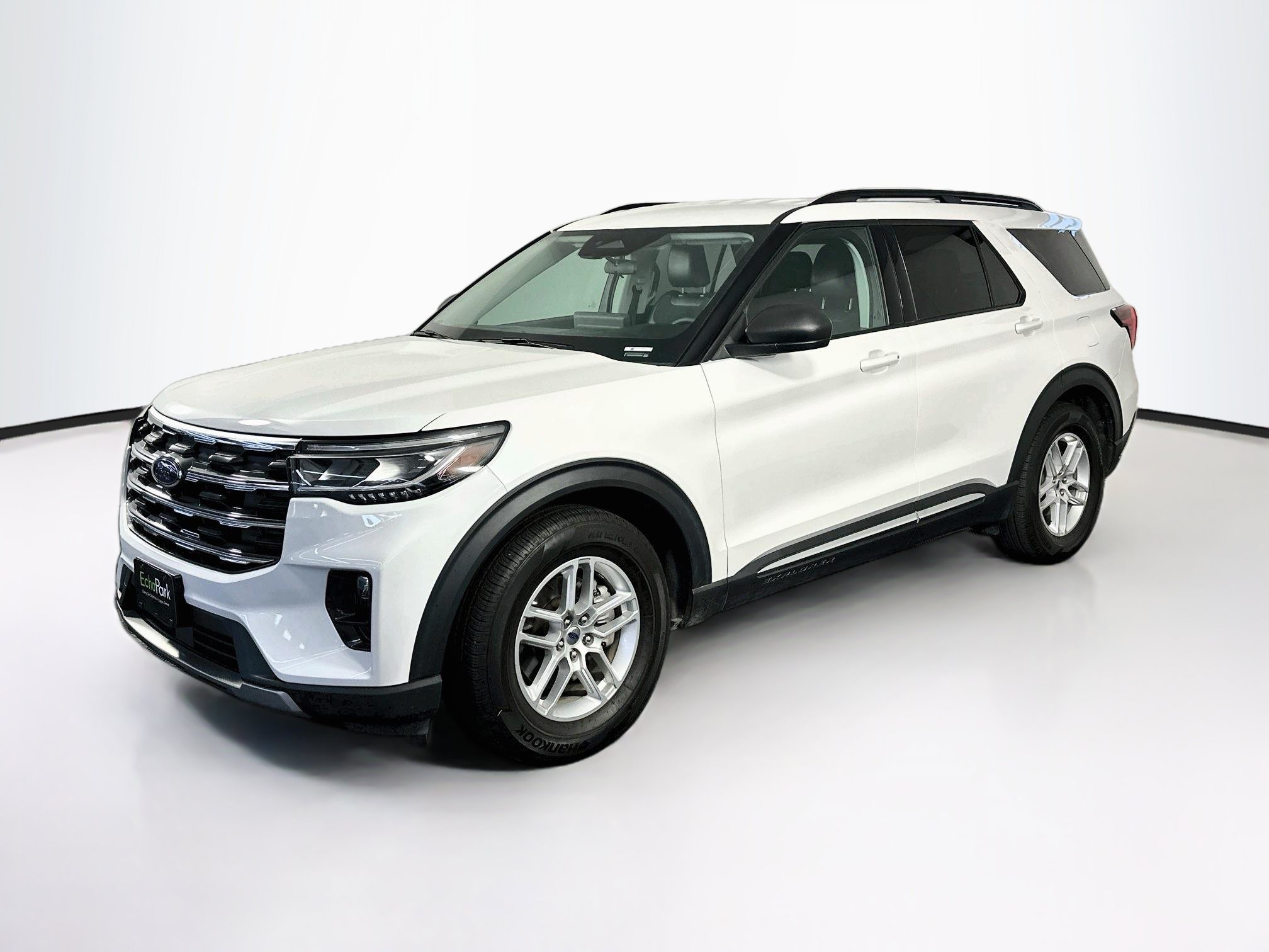 Used 2025 Ford Explorer Active w/ Active Comfort Package RWD image 3