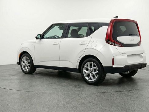 Used 2025 Kia Soul LX w/ LX Technology Package FWD image 6