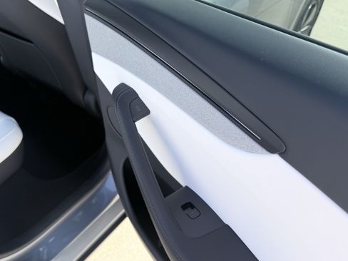 Used 2026 Tesla Model Y AWD image 38