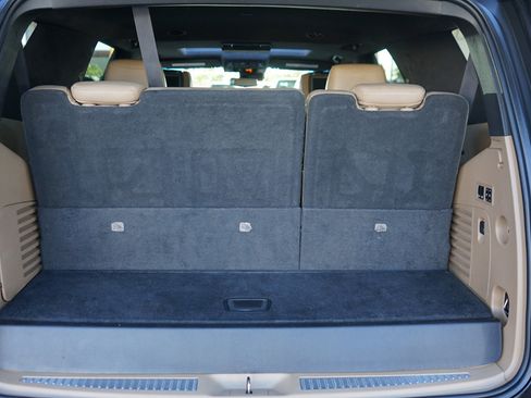 Used 2019 Cadillac Escalade Platinum image 24