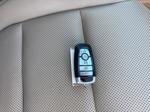 Used 2021 Ford Escape SEL image 6