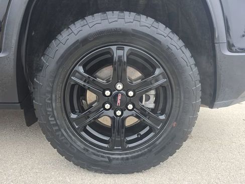 Used 2022 GMC Acadia AT4 w/ Technology Package image 32