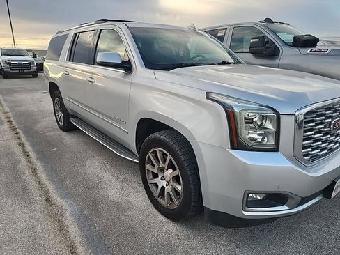 Used 2019 GMC Yukon XL Denali image 1