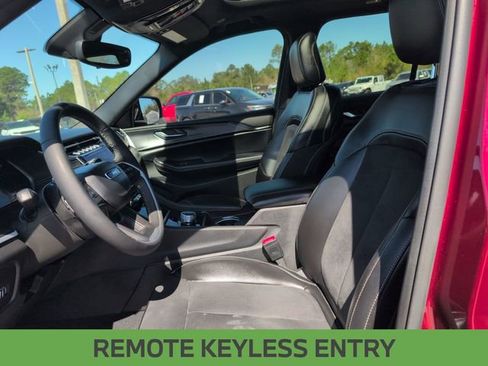 Used 2024 Jeep Grand Cherokee Altitude image 14