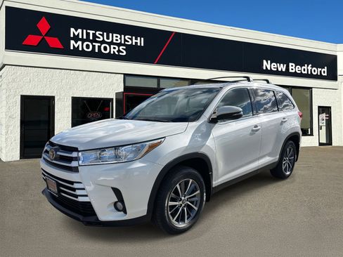 Used 2019 Toyota Highlander XLE image 1