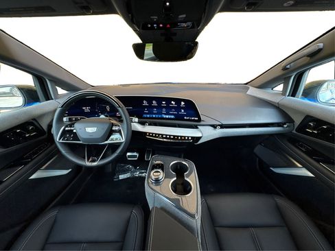 New 2026 Cadillac Optiq Luxury 1 image 23