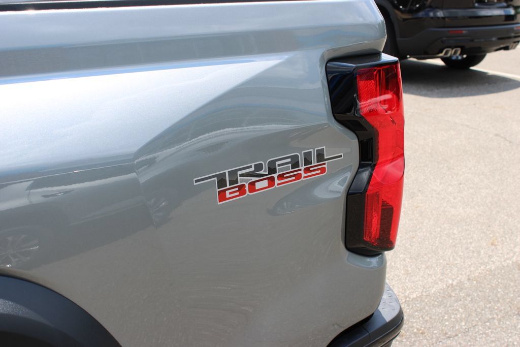 New 2026 Chevrolet Colorado Trail Boss w/ Midnight Edition AWD/4WD image 31