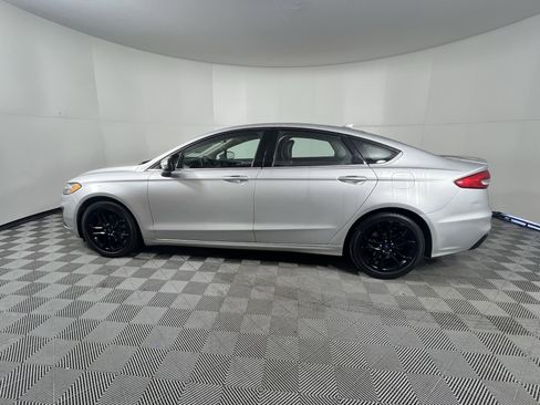Used 2019 Ford Fusion SE w/ Equipment Group 151A image 2