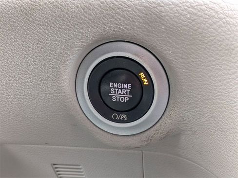 Used 2020 Chrysler Voyager Lxi image 20