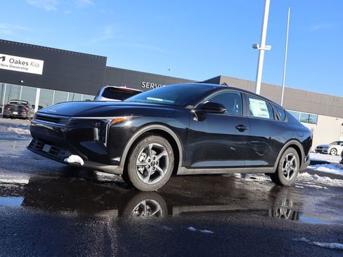 New 2025 Kia K4 LXS image 3