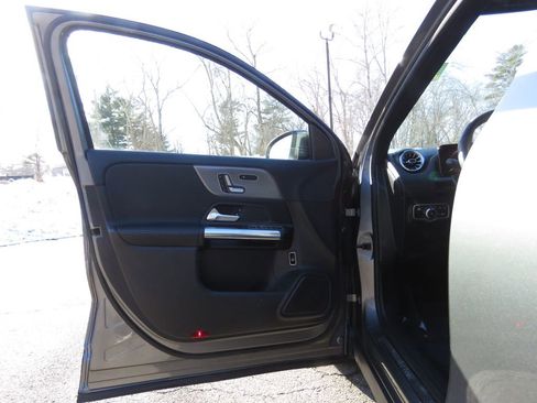 Used 2021 Mercedes-Benz GLA 250 4MATIC image 9