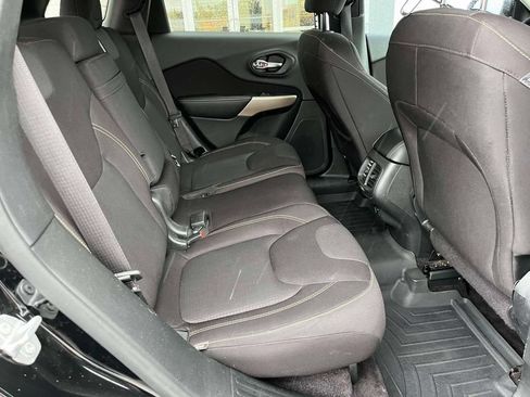 Used 2017 Jeep Cherokee Latitude w/ Comfort/Convenience Group AWD/4WD image 20