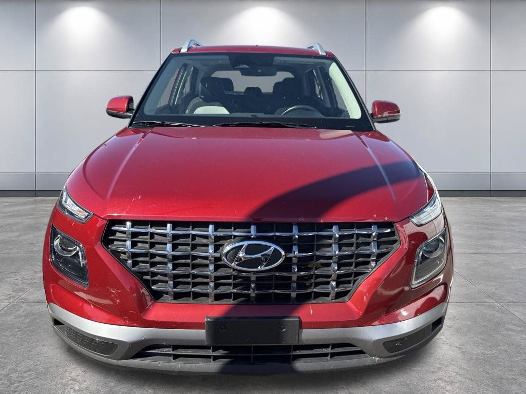 Used 2025 Hyundai Venue SEL FWD image 2