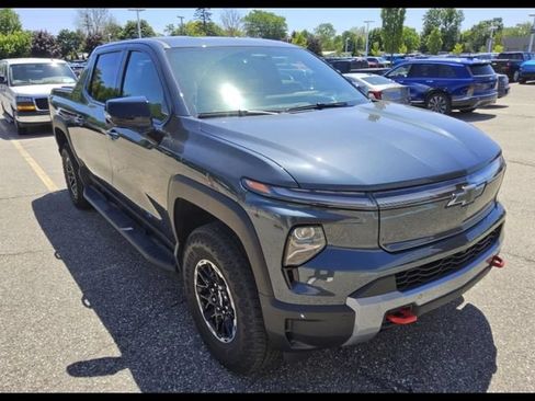 Used 2026 Chevrolet Silverado EV Trail Boss AWD/4WD image 4