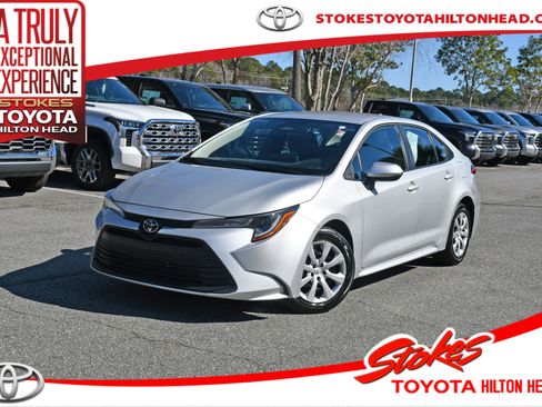 Certified 2025 Toyota Corolla LE image 1