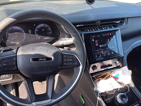 Used 2023 Jeep Grand Cherokee Altitude image 10