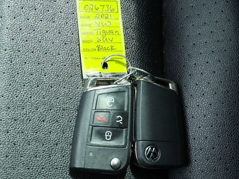 Used 2021 Volkswagen Tiguan SE R-Line image 61