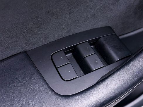 Used 2021 Tesla Model Y Long Range image 17