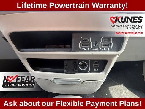 Used 2022 Chrysler Pacifica Touring-L FWD image 34