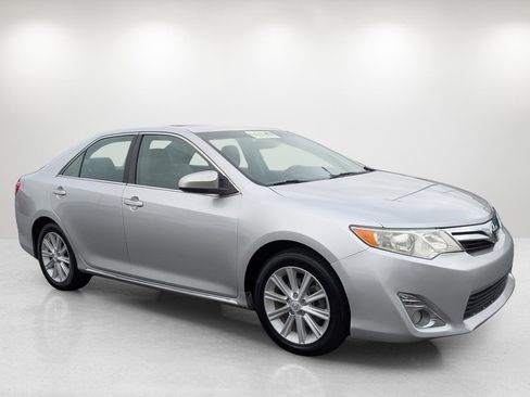 Used 2014 Toyota Camry XLE image 3