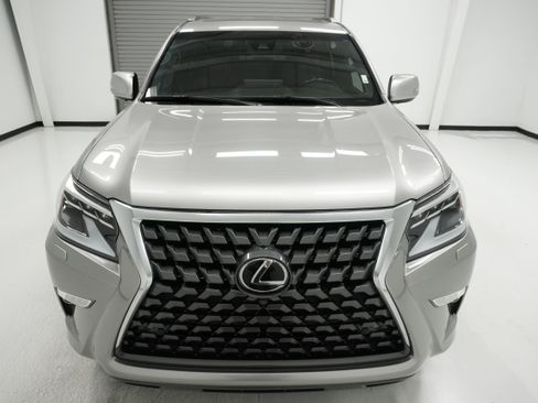 Used 2022 Lexus GX 460 Luxury w/ Off Road Package AWD/4WD image 2
