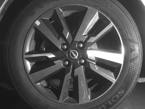 Used 2025 Nissan Versa SV image 12