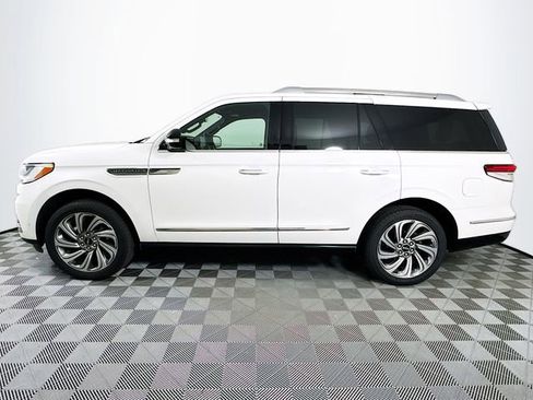 Used 2023 Lincoln Navigator Reserve RWD image 3