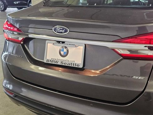 Used 2018 Ford Fusion SE w/ Fusion SE Technology Package FWD image 7