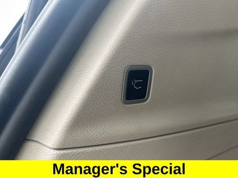 Used 2023 Chrysler Pacifica Touring-L FWD image 35