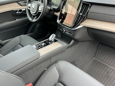 New 2026 Volvo XC90 B5 Plus w/ Protection Package Premier AWD/4WD image 15